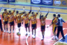 L'équipe sang et or de handball lors d'un match à la salle Zouaoui. (Photo MBL)