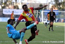 Michaël Eneramo contre l'US Monastir, le 16 août 2009 au stade Ben Jannet. (Photo CHALA)