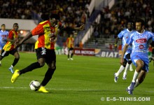 Michaël Eneramo inscrivant le deuxième but de l'Espérance de Tunis face à l'US Monastir, le 3 mars 2010. (Photo CHALA)