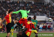 Cafouillage devant les buts burkinabè lors du match EST - ASFA Yennenga, le 20 mars 2010 à Radès. (Photo CHALA)