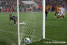 Oussama Darragi inscrivant le penalty de la victoire face au Wydad AC en Ligue des champions arabes, le 21 mai 2009 à Radès. (Photo CHALA)