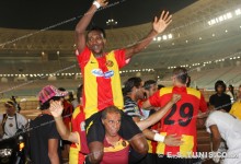 Afful célèbre la victoire face au Ahly du Caire et ses titres locaux avec l'Espérance, en attendant l'apothéose de la CAF Champions League 2011 ! (Photo CHALA)