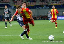 Youssef Msakni crocheté dans la surface de réparation obtenant un penalty face au CF Monterrey, le 14 décembre 2011 à Toyota. (Photo CHALA)