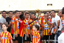 Afful savoure son nouveau titre de champion de Tunisie avec les Sang et Or ! (Photo CHALA)