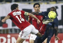 N'Djeng aux prises avec Ghali lors de la finale aller de la CAF Champions League, en Alexandrie, le 4 novembre 2012. (Photo: Reuters)