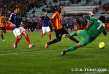Yannick N'Djeng réduisant la marque face à Al Ahly en finale de la Ligue des champions, le 17 novembre 2012 à Radès. (Photo CHALA)